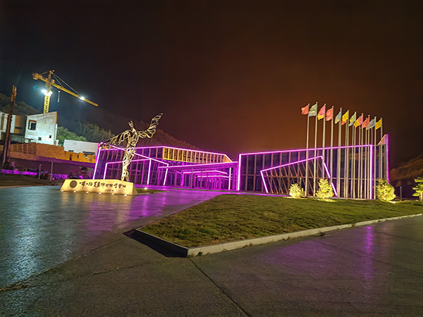 城市亮化是现代城市建设的重要组成部分，它不仅可以美化城市的夜景，还能提升城市的整体形象。随着科技的不断进步，城市亮化也得到了更多的关注和创新。本文将介绍一些关于城市亮化的创意和技术，帮助读者了解洛扎城市亮化的重要性以及如何进行洛扎城市亮化的规划和实施。