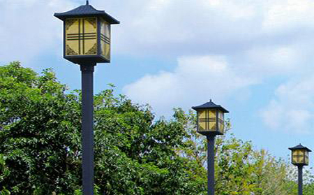 太阳能洛扎庭院灯怎么选亮度与续航更耐用